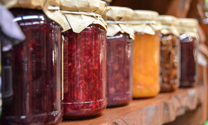 Gläser mit Marmeladen